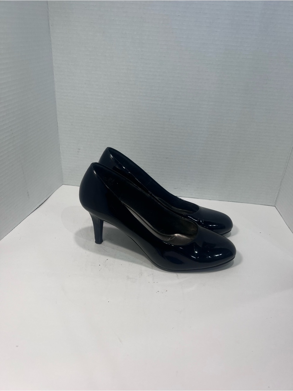 comfort plus by Predictions Black Patent Mid-Heel Pump